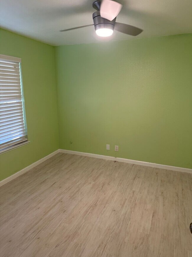 Building Photo - 2412 Vera Cruz Dr
