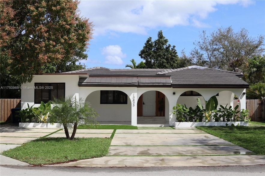 Foto principal - 10845 Peachtree Dr
