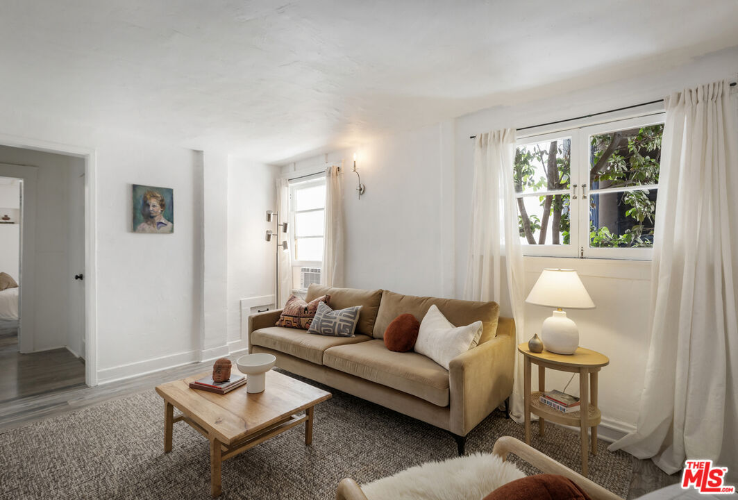 Foto principal - 1159 N Fuller Ave