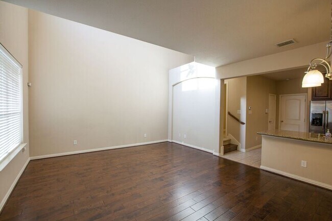 Building Photo - 528 S Greenville Ave