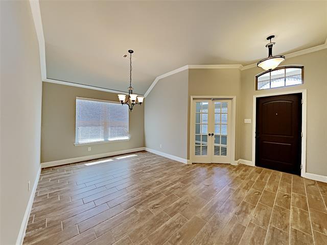 Building Photo - 900 McLynn Ct