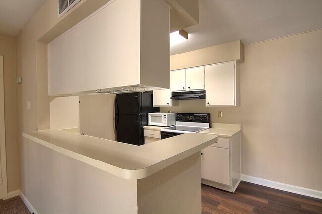 Foto del edificio - 12905 Woodforest Blvd
