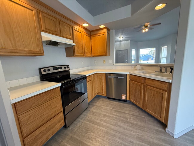 Foto del edificio - 607 Meadowbrook Dr