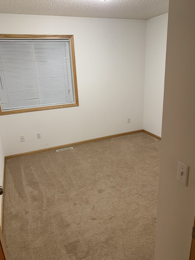 Building Photo - 632 Danielson Ct