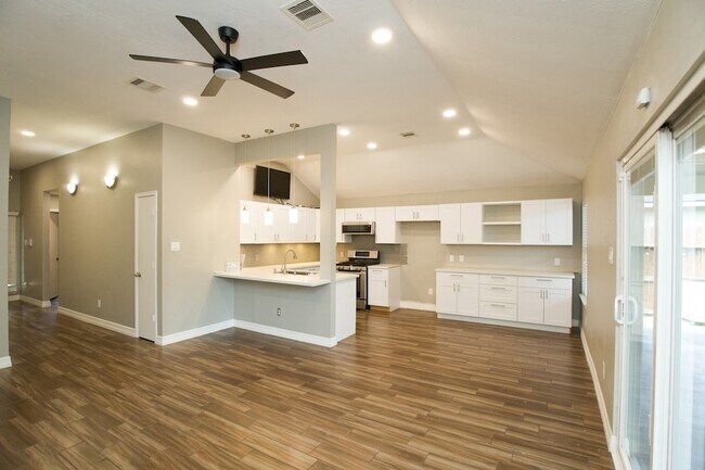 Building Photo - 2710 Sockeye Dr
