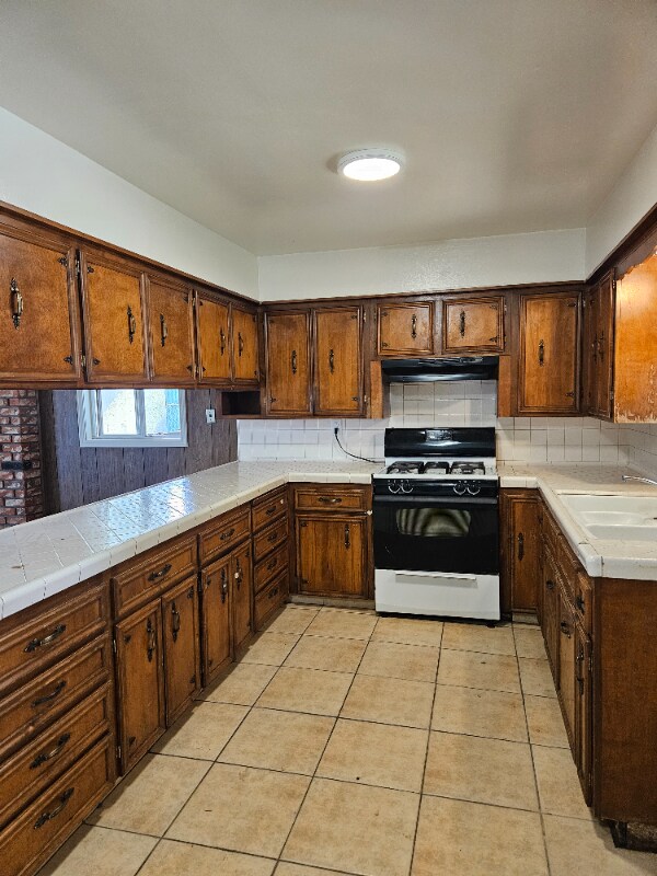 Foto del edificio - 1077 N White St