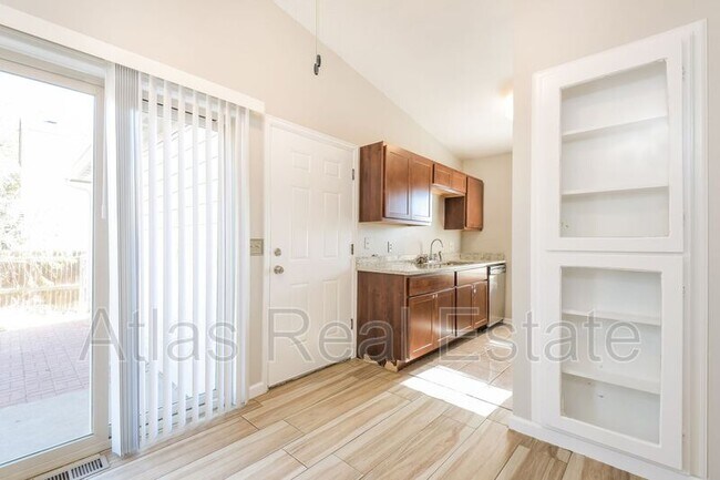 Building Photo - 14415 Albrook Dr