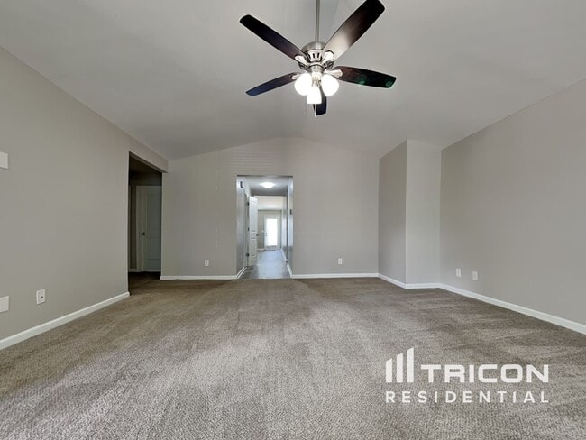 Foto del edificio - 316 Meadow Vista Ln