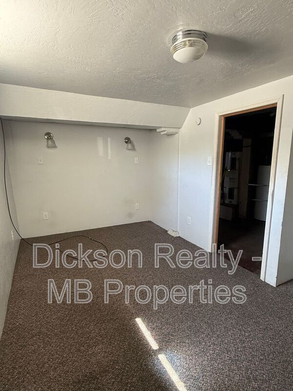 Building Photo - 56 S Wells Ave