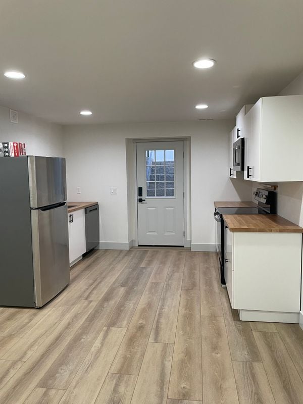 Building Photo - 1413 W Valley Dr