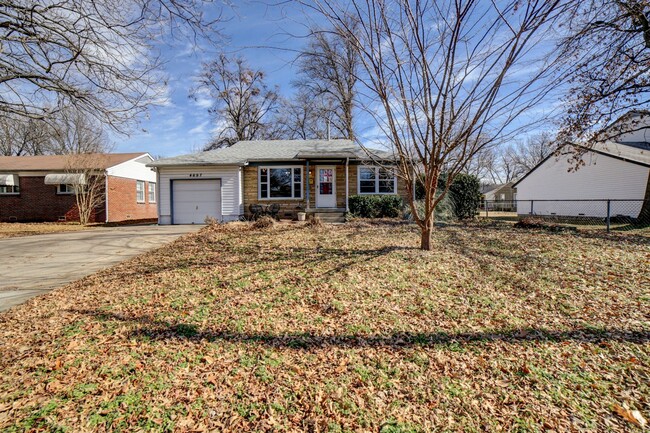 Building Photo - 2 Bed | 1.5 Bath in Midtown Tulsa!