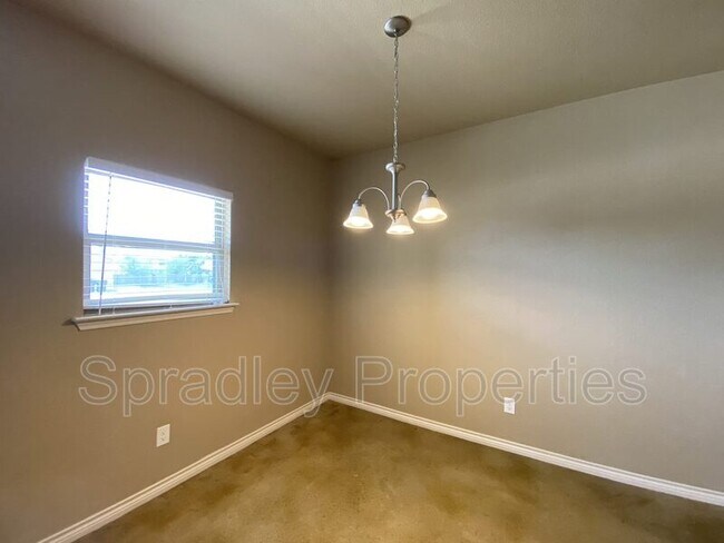 Foto del edificio - 7008 Cameron Park Rd