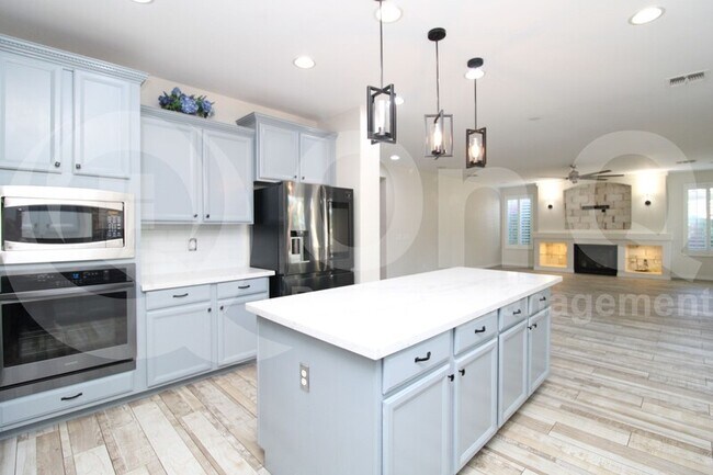 Building Photo - 1233 E Zion Way