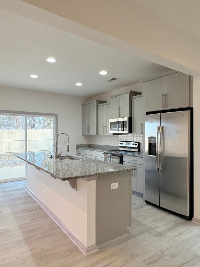 Foto del edificio - 839 Sweet Bay Ave