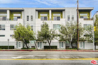 Building Photo - 2399 Silver Lake Blvd