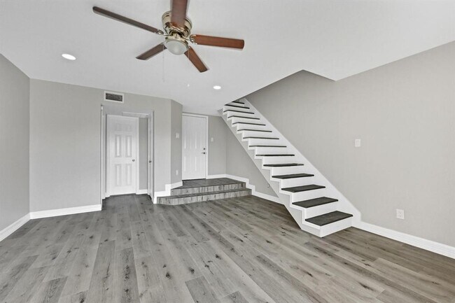 Foto del edificio - 8335 Sands Point Dr