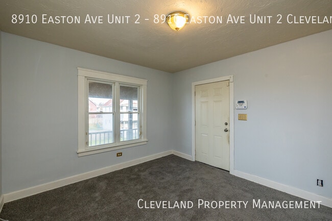 Building Photo - Renovated Cleveland Up Unit