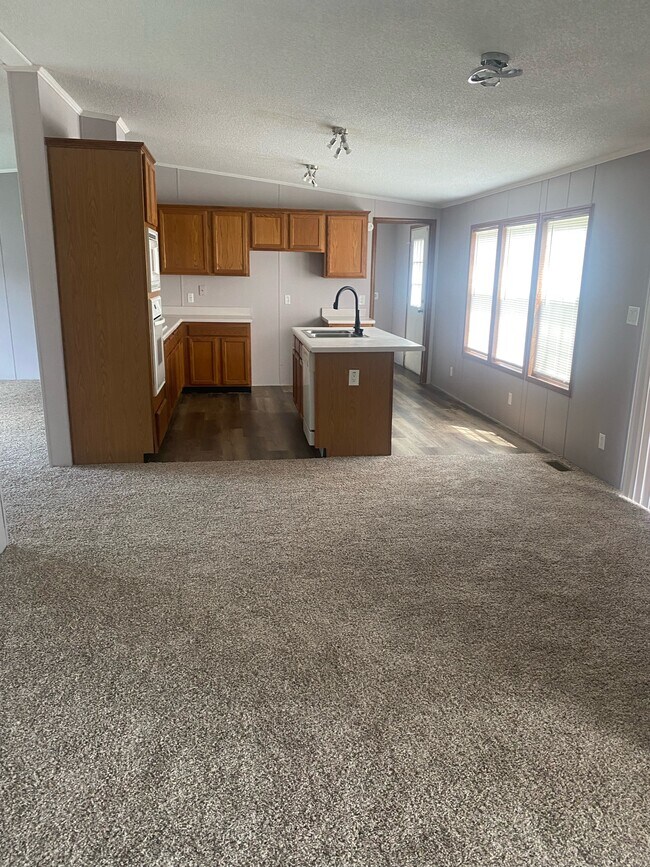 Building Photo - 1504 Alamo Dr