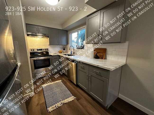 Building Photo - West Seattle - Renovated 2 Bedroom / 1 Bat...