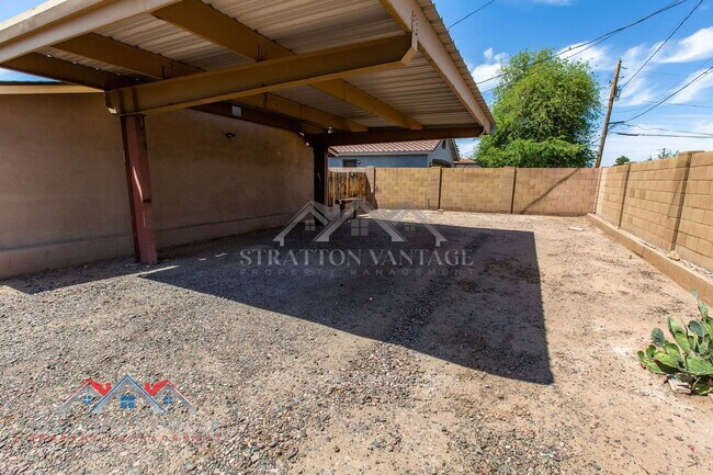 Building Photo - 2204 W Campbell Ave