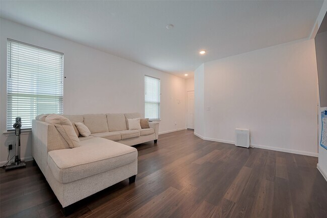 Foto del edificio - 6718 Forbes Run Dr