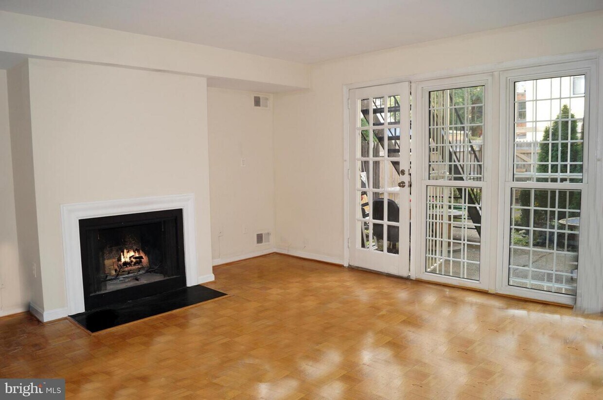 Foto principal - 1248 C St SE