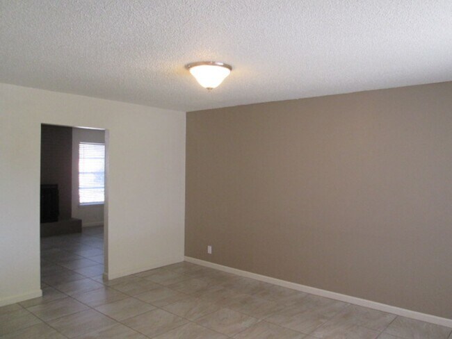 Building Photo - Foothills