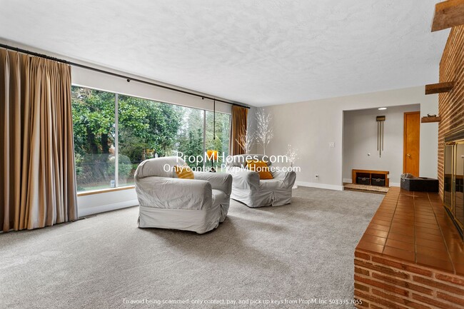 Foto del edificio - Stunning 3-Bedroom Mid-Century Modern Home...