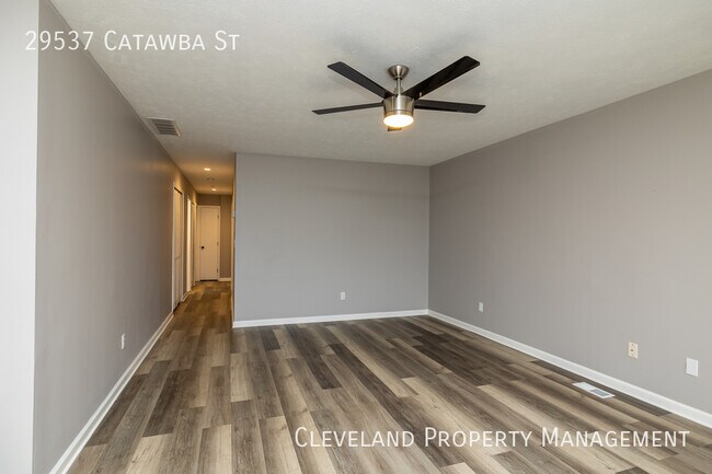 Building Photo - Beautiful 3 Bedroom Ranch!