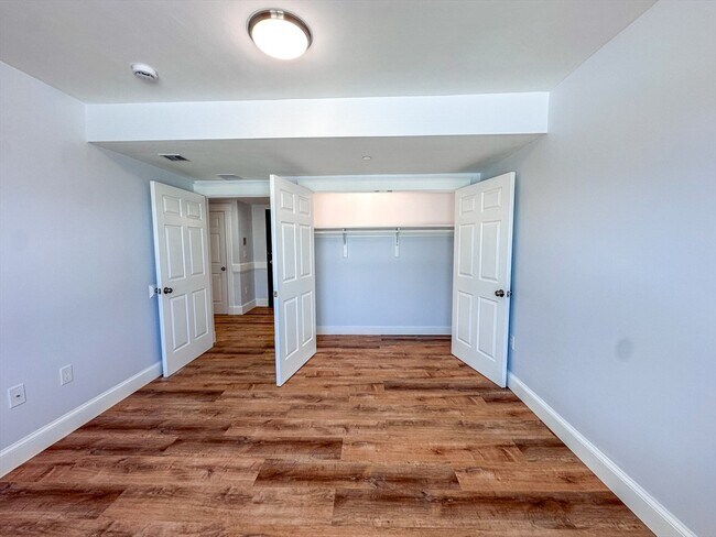 Foto del edificio - 734 Dudley St