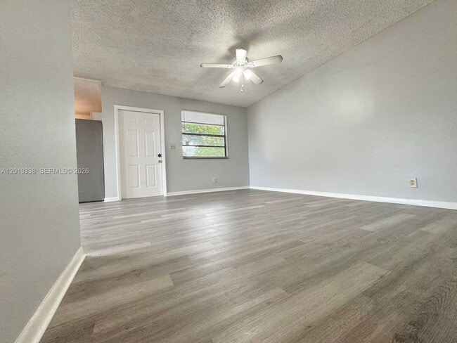 Foto del edificio - 10947 NW 45th St