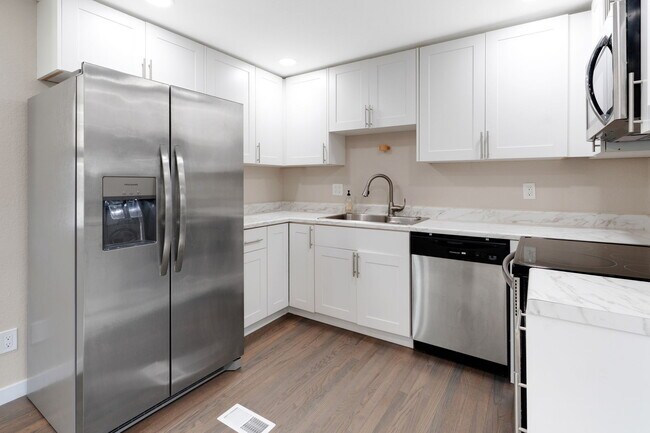 Foto del edificio - 3919 Tennyson Ave