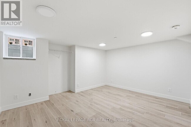 Photo du bâtiment - 74 Old Yonge St