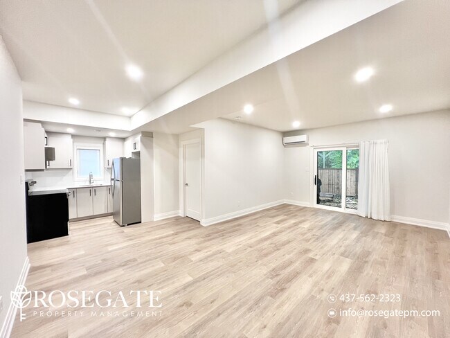 Photo du bâtiment - Huge 1-Bedroom Lower Unit in Guelph’s Char...