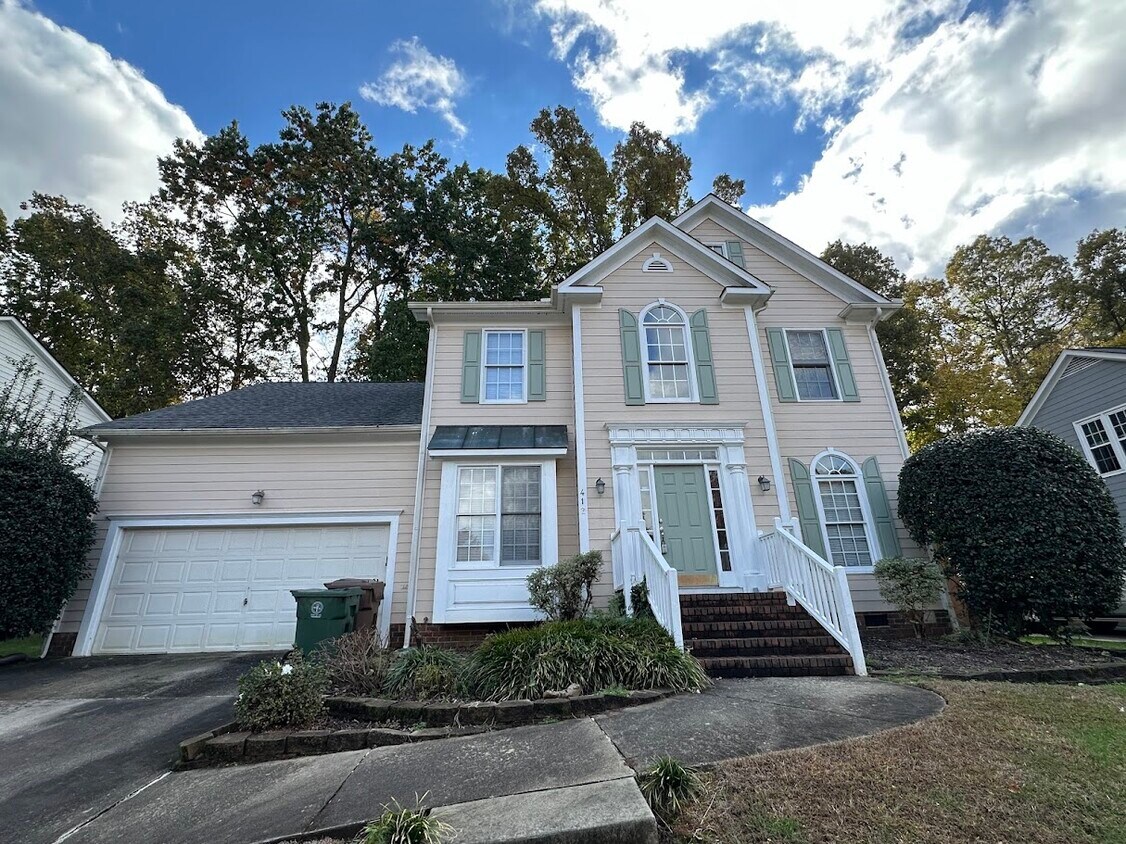 Foto principal - 412 Silvergrove Dr