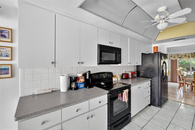 Building Photo - 2824 Summervale Dr