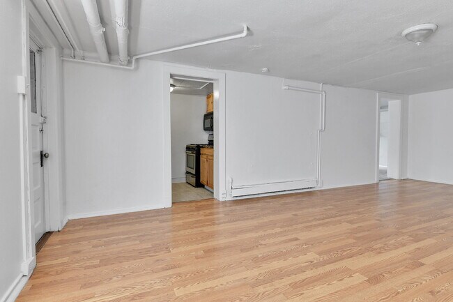 Foto del edificio - $1,495.00, 1 bed, 1 bath newly renovated b...