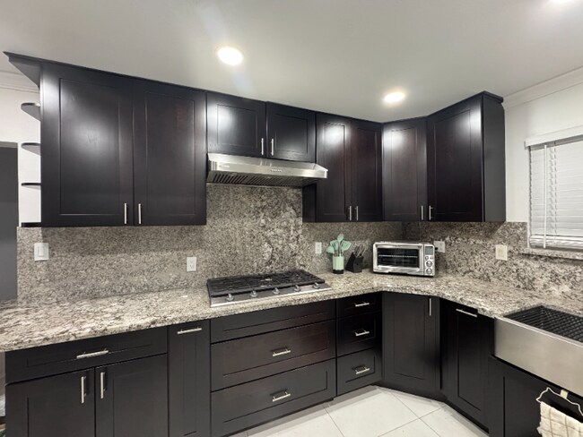 Building Photo - 5 W 4th St