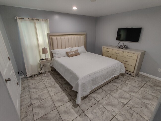 Foto del edificio - 2439 Hybrid Dr