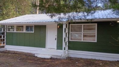 Building Photo - 3020 Margaret Dr