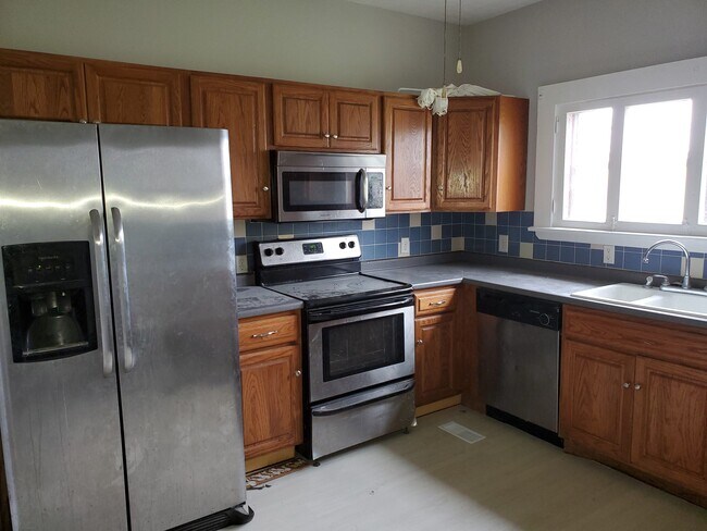 Foto del edificio - 869 S Tompkins St