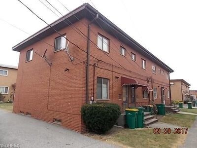 Building Photo - 16220 Maplewood Ct