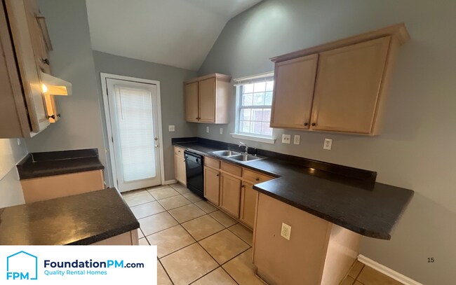 Foto del edificio - 4840 Pine Forrest Dr