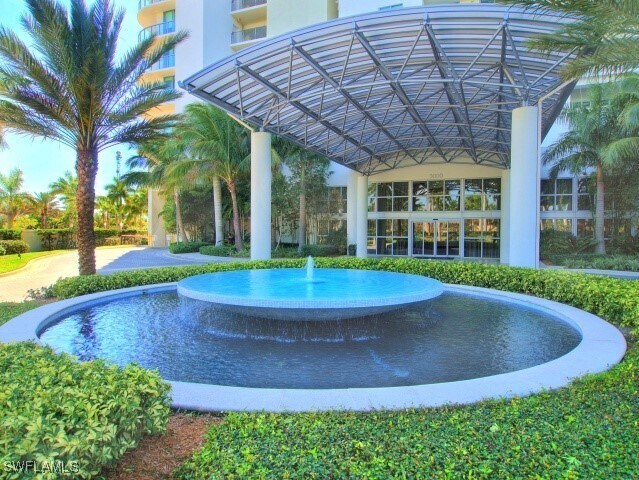 Foto del edificio - 3000 Oasis Grand Blvd