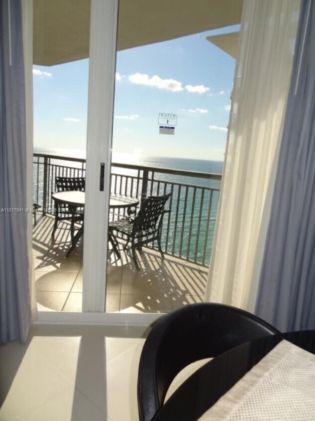 Primary Photo - 17375 Collins Ave