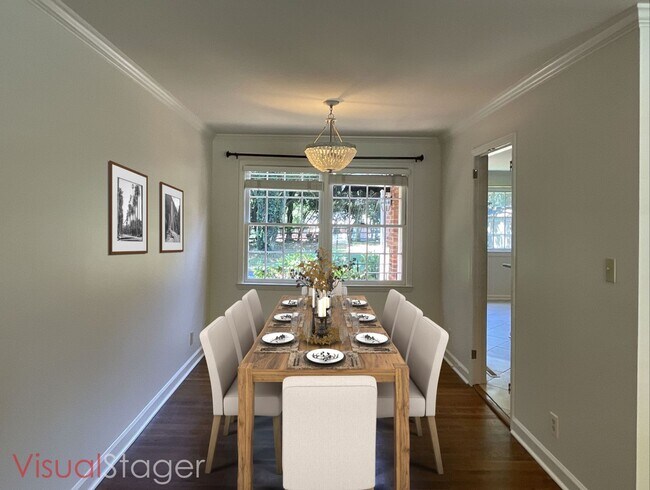 Foto del edificio - Beautiful Ranch in Myers Park!