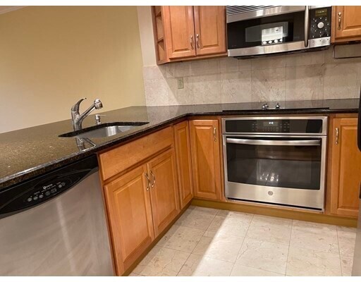 Building Photo - 20 Webster St