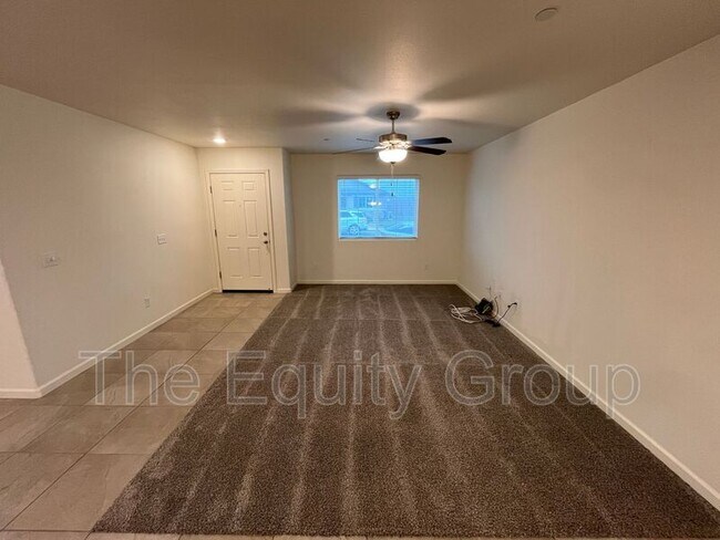 Foto del edificio - 2624 W McComb Ave