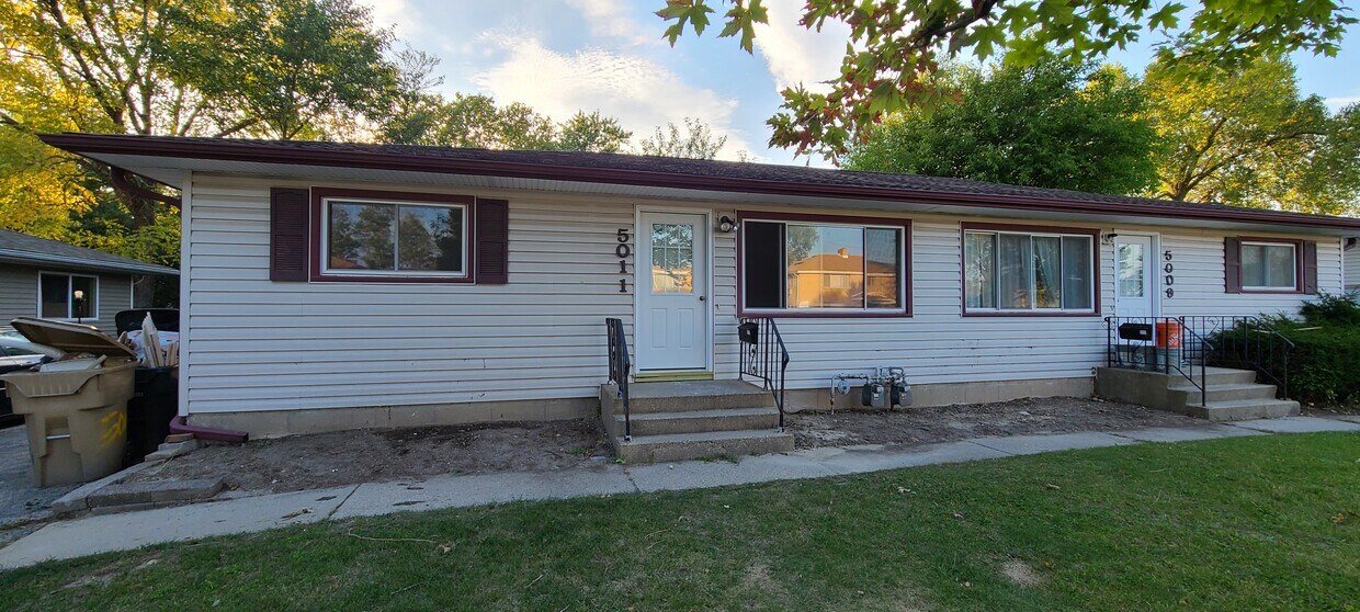 Primary Photo - 5011 Camden Rd