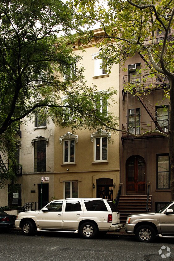 Primary Photo - 227 E 31st St